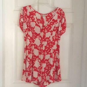Adorable Billabong Romper. Red and white floral.